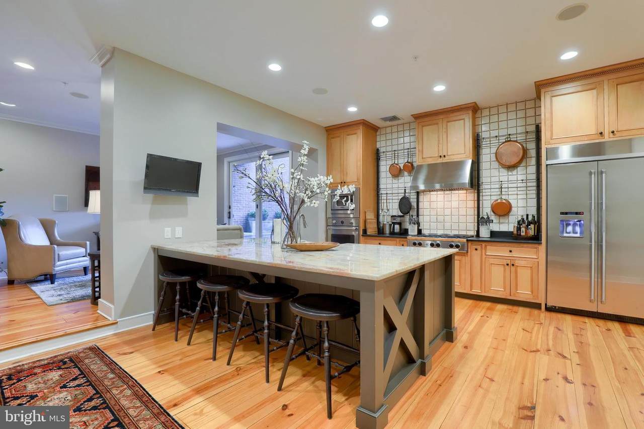 121 King Street - Photo 1