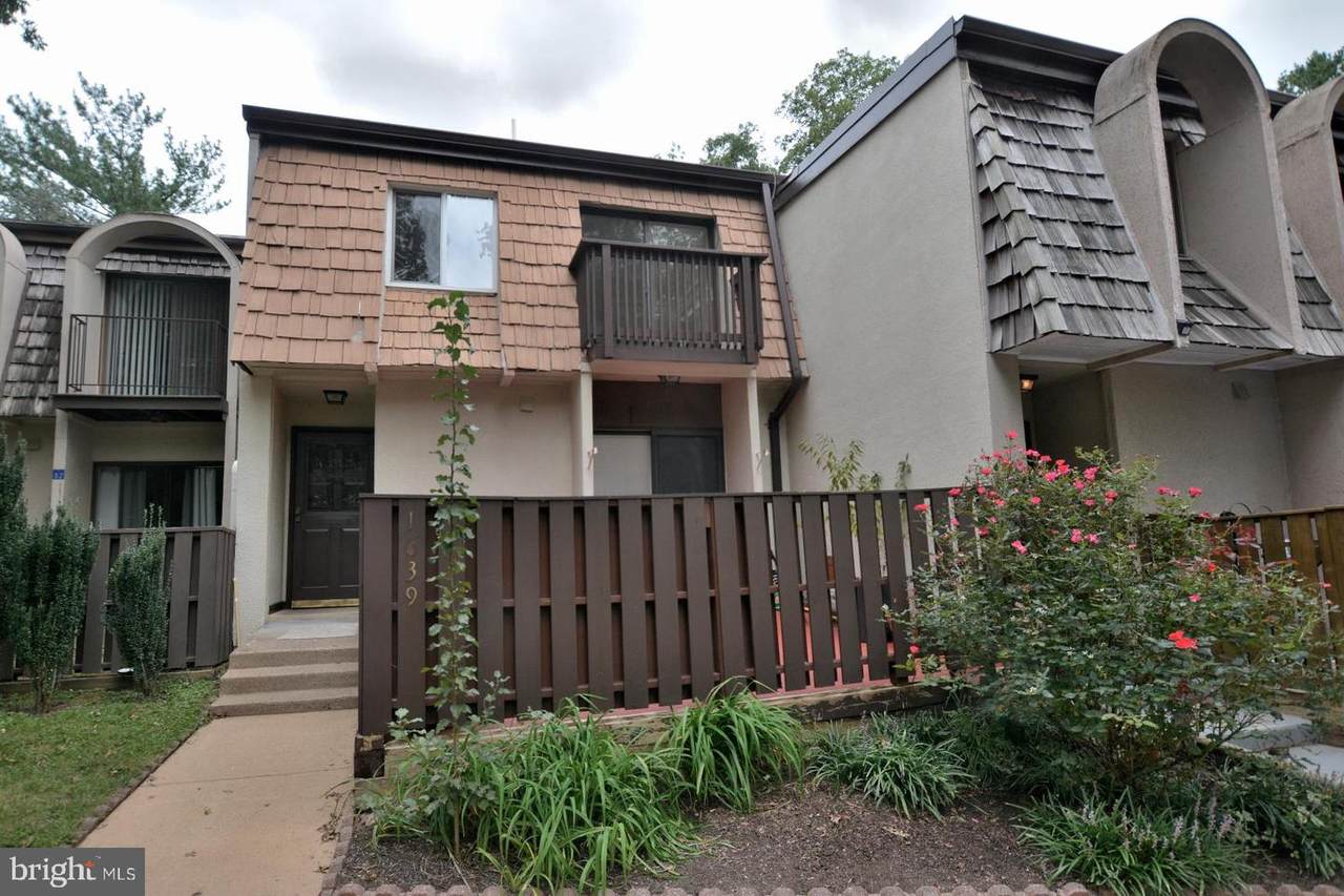 1639 Valencia Way - Photo 1
