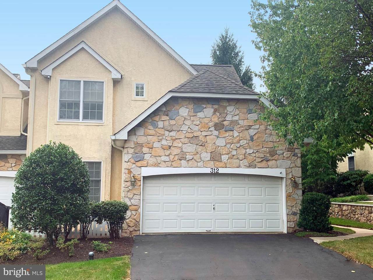312 Saint Andrews Place - Photo 1