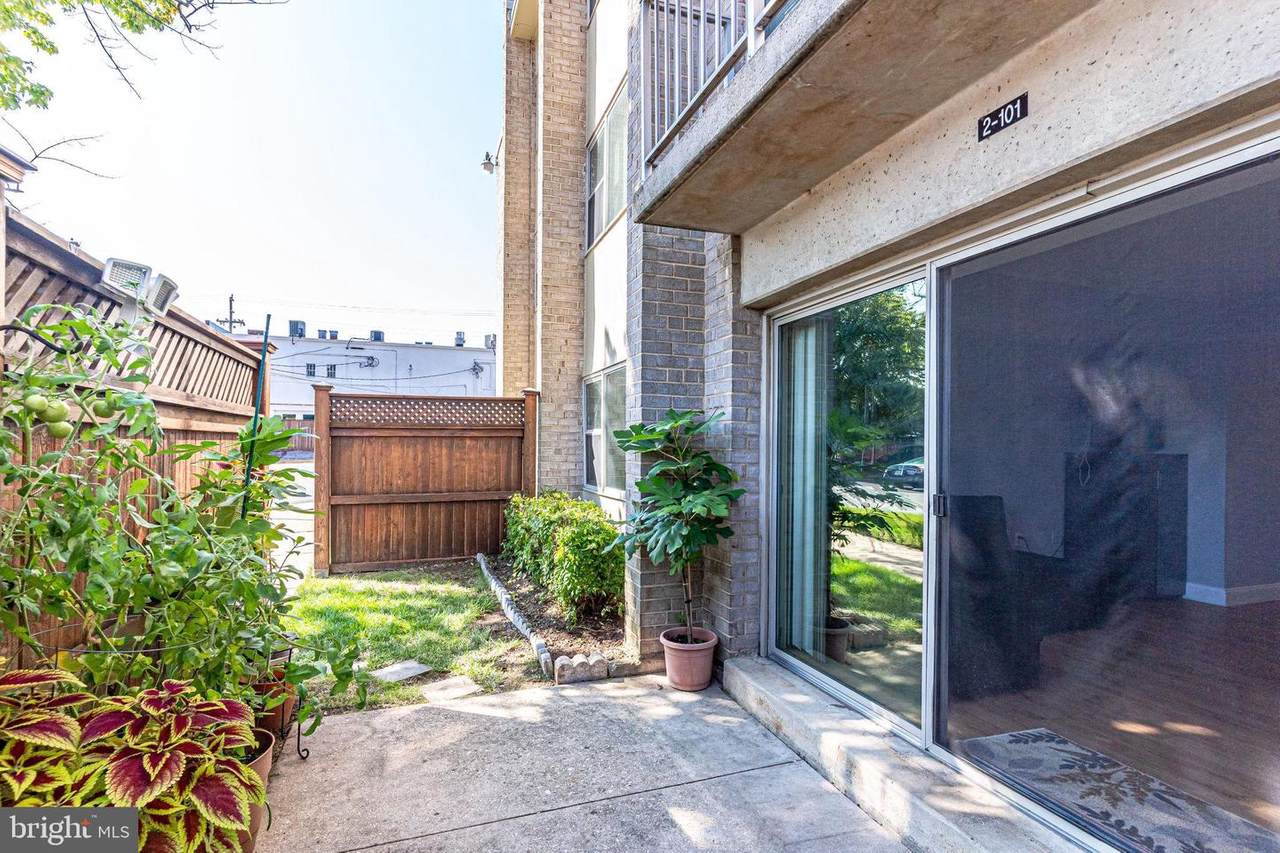 2 Canterbury Square - Photo 1