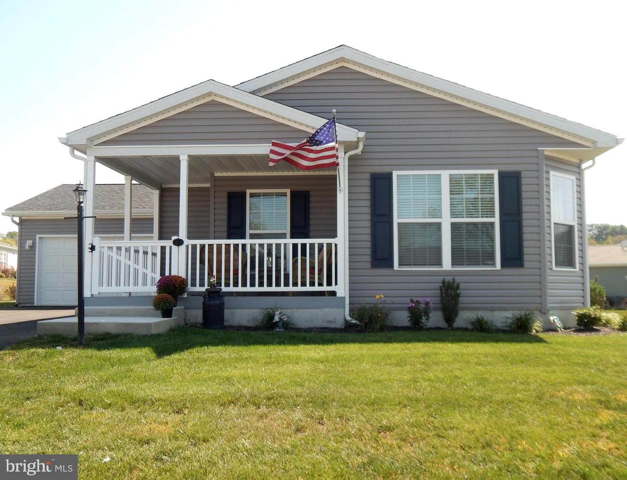 18 Finch Dr N - Photo 1