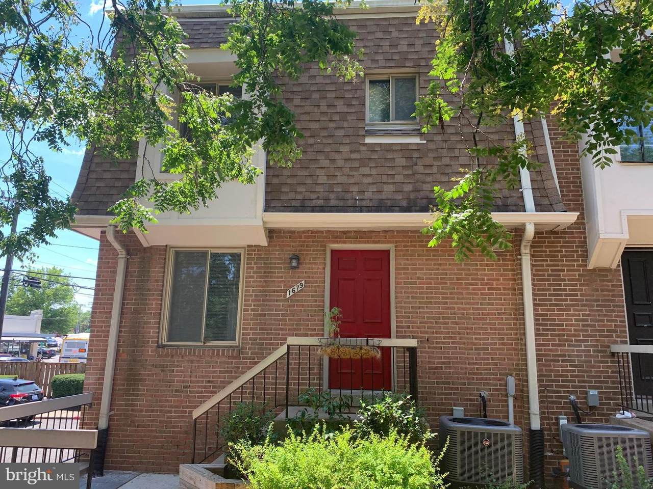 1679 Kenwood Avenue - Photo 1