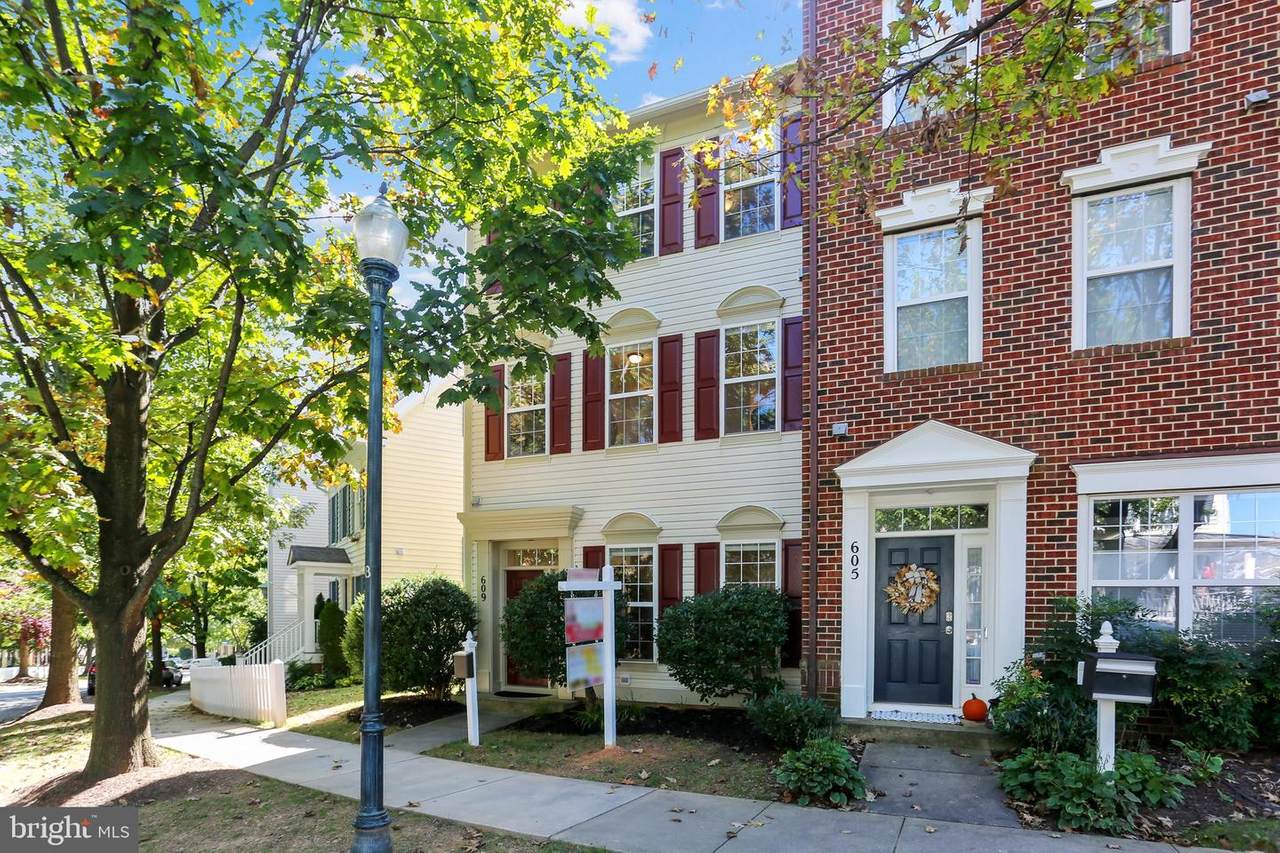 609 Linslade Street - Photo 1