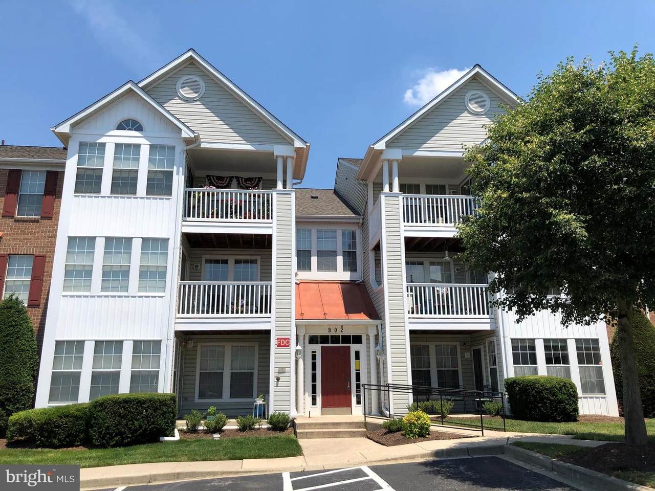 902 Blue Leaf Court - Photo 1