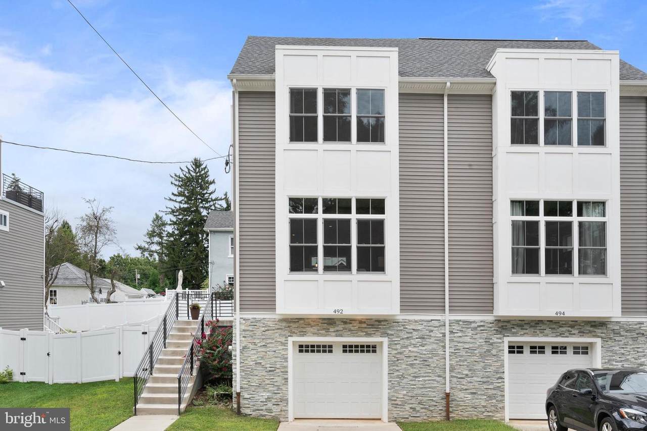 492 Evergreen Avenue - Photo 1