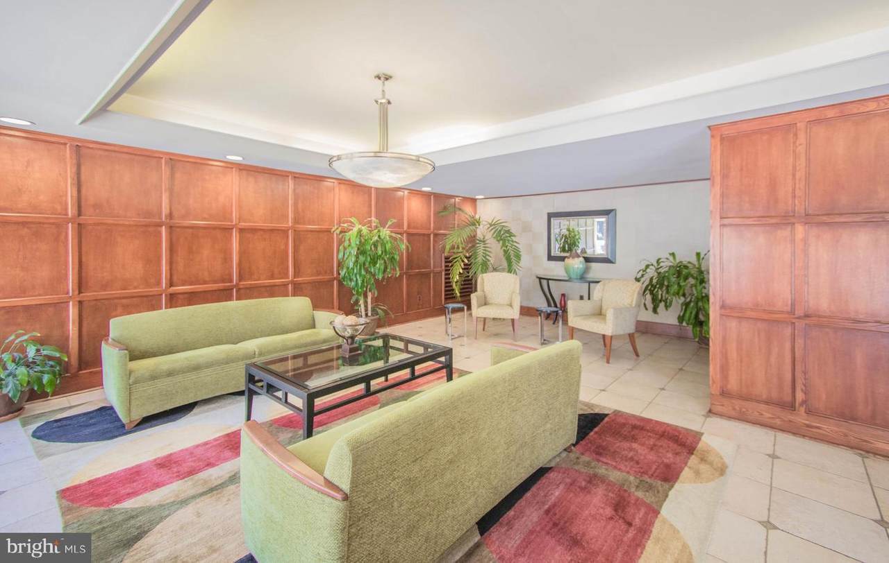 922 24TH Street - Photo 1