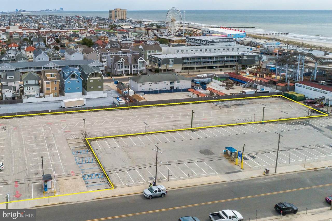 748 Boardwalk Rear - Photo 1