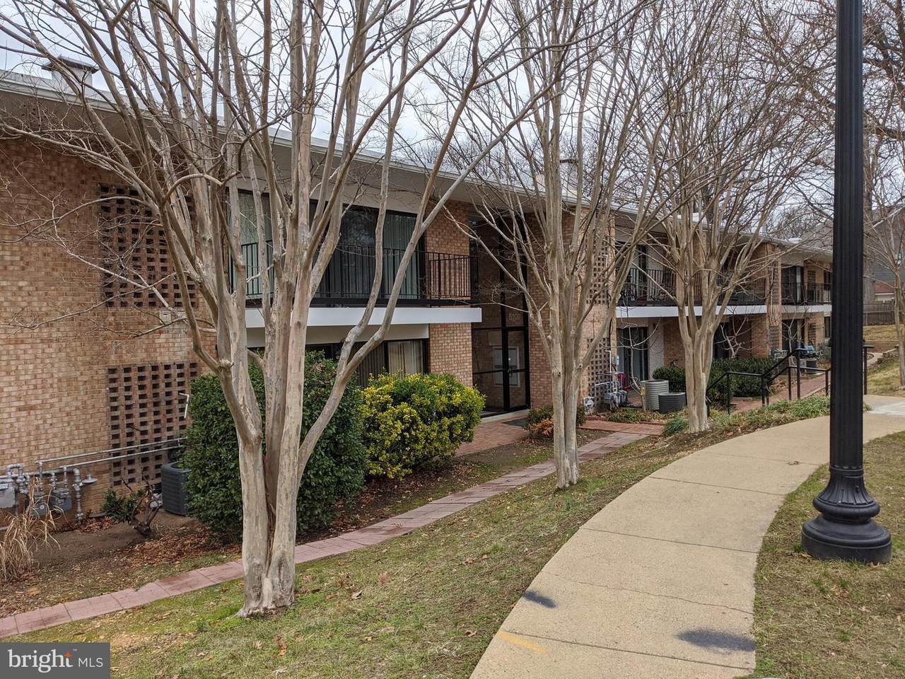 5109 10TH Place - Photo 1