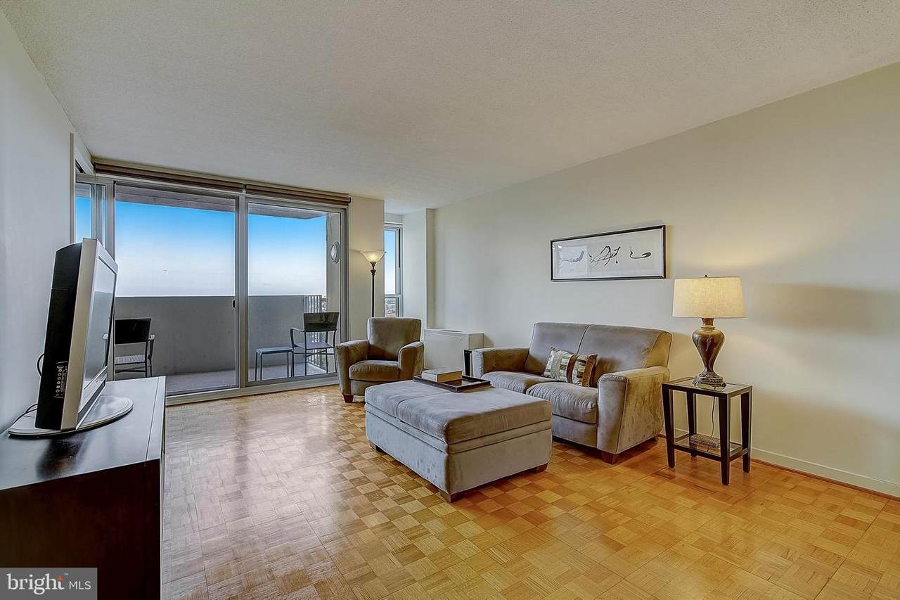 226 Rittenhouse Square - Photo 1