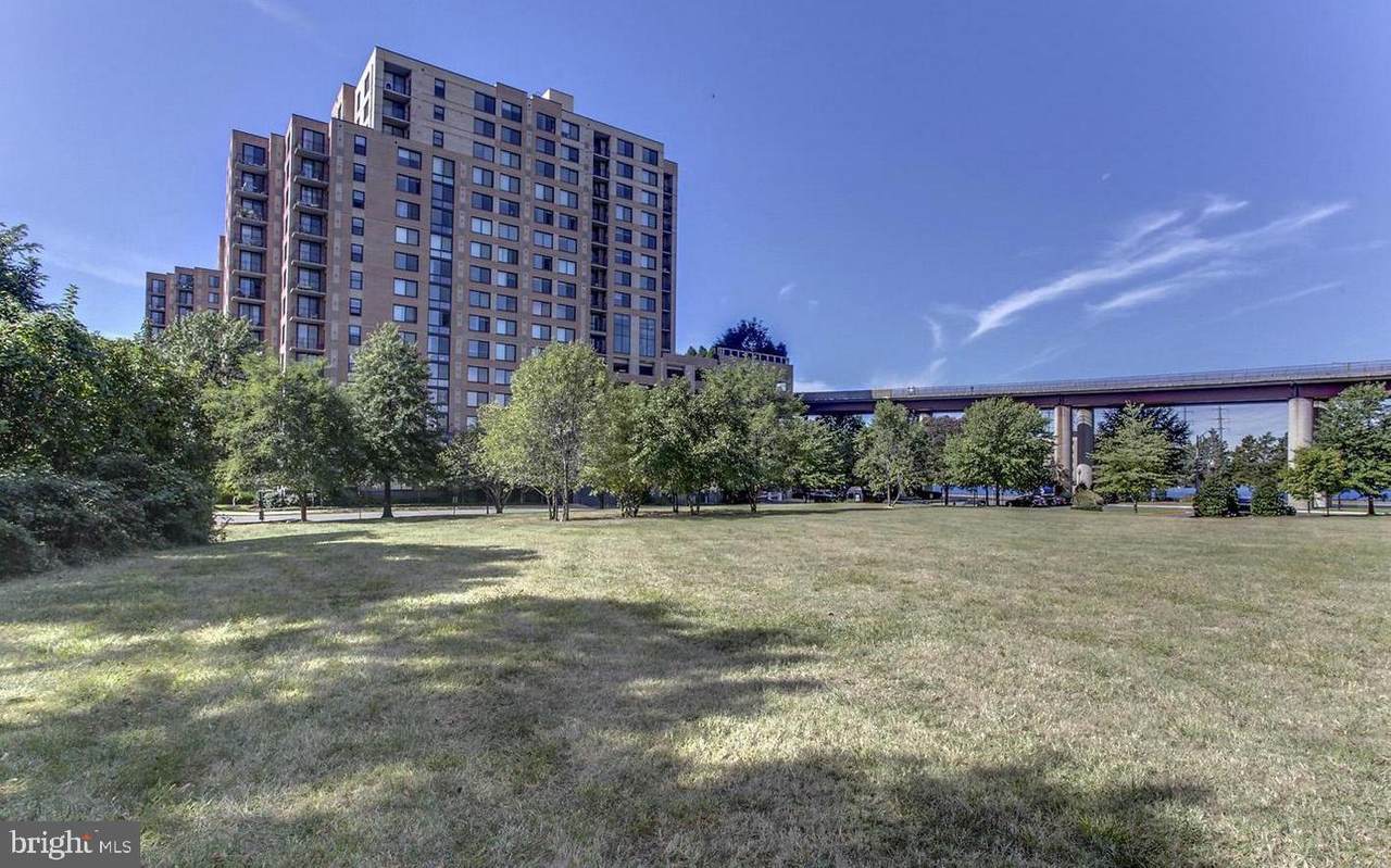 2451 Midtown Avenue - Photo 1