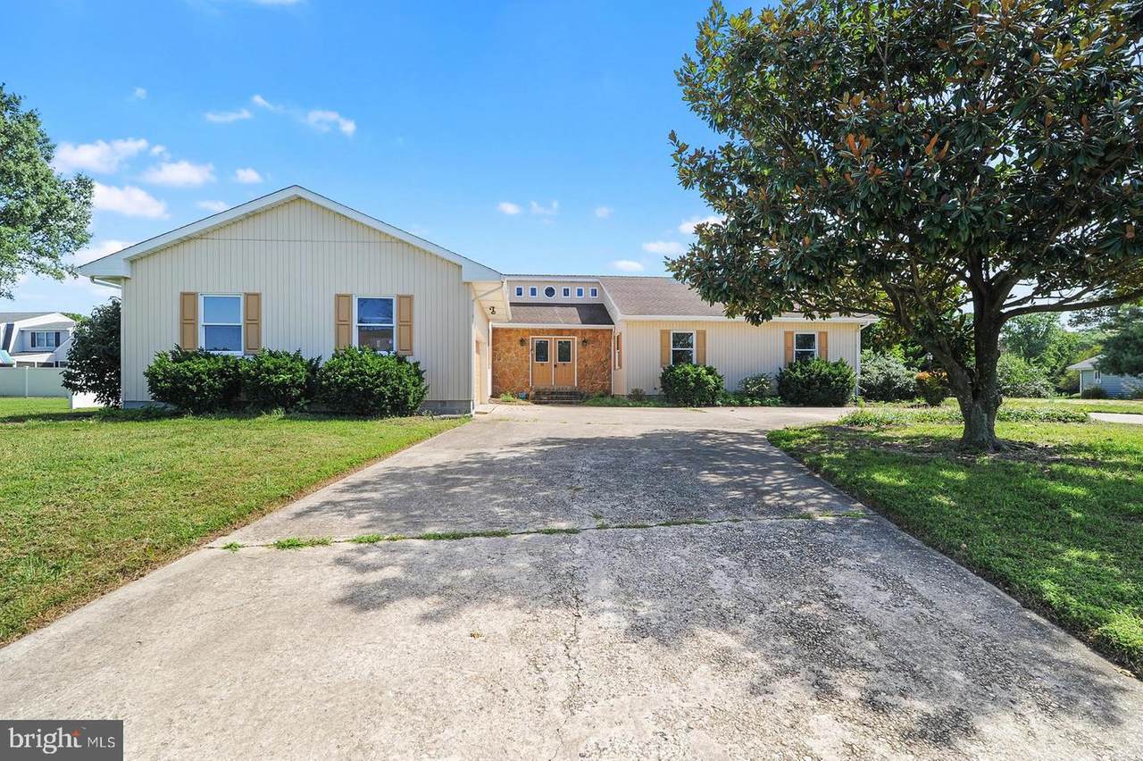16 Horseshoe Drive - Photo 1