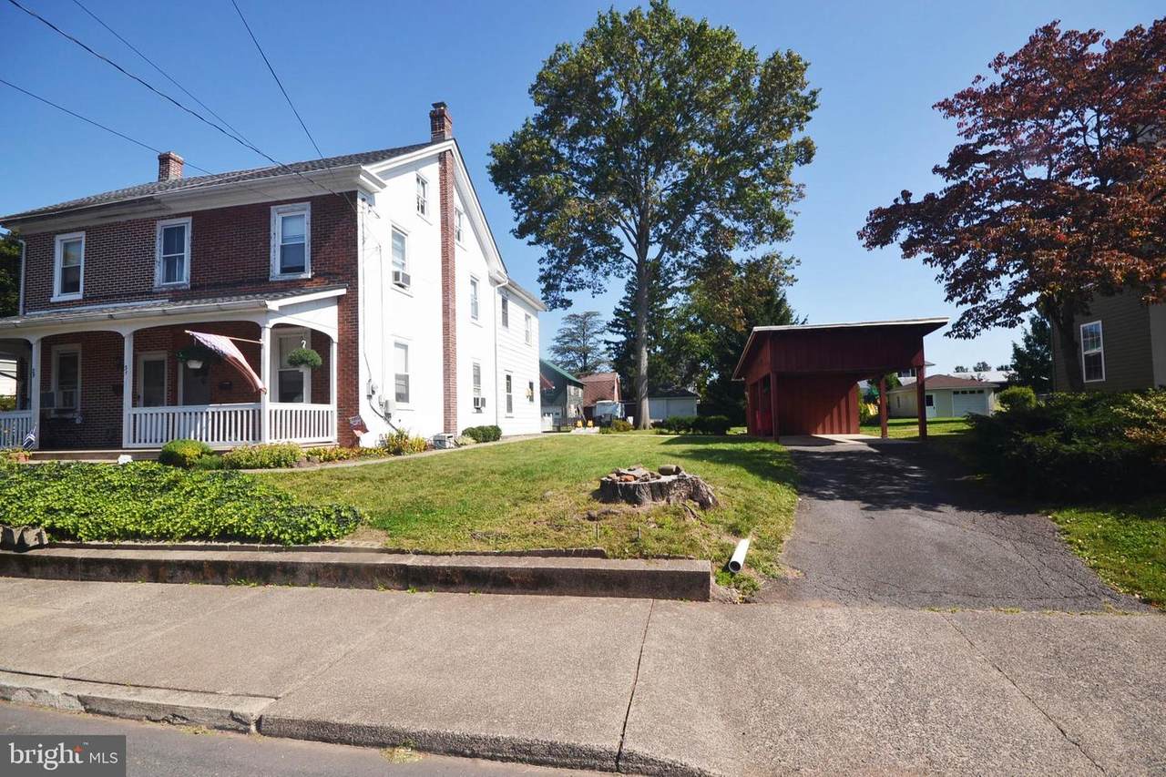 31 11TH Street - Photo 1