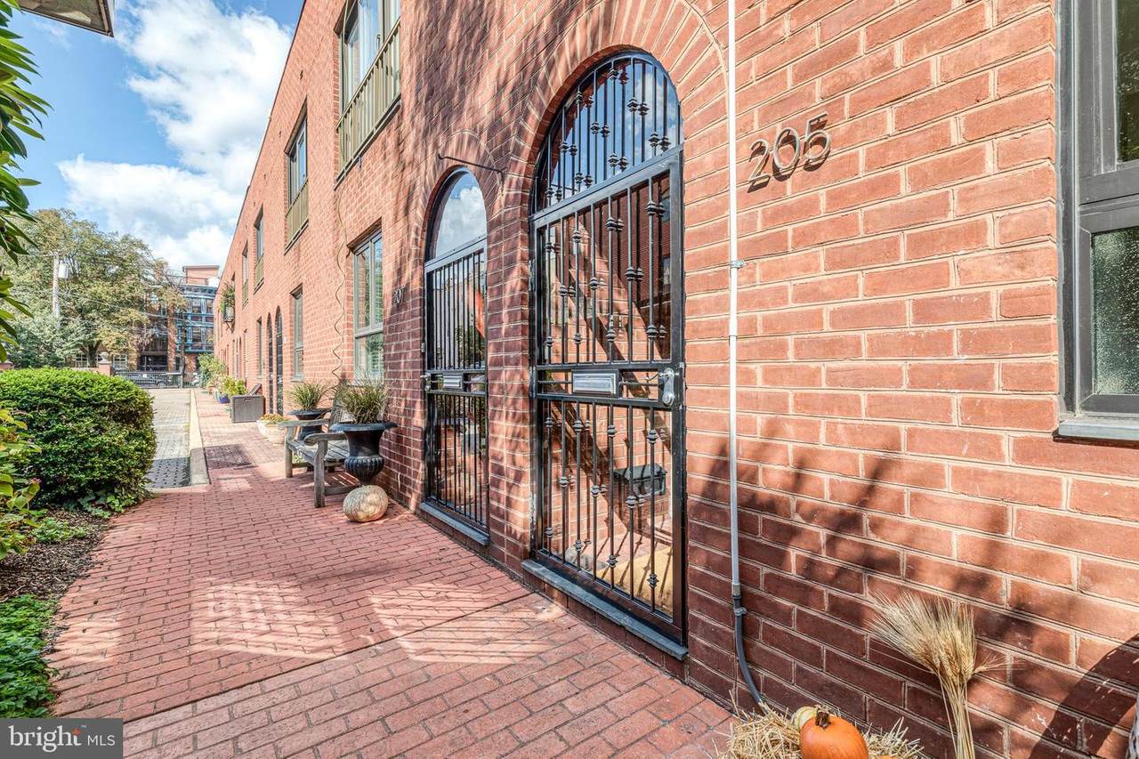 205 Headhouse Court - Photo 1