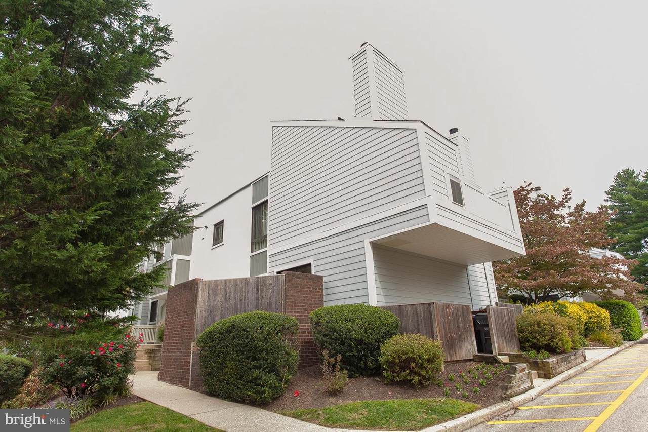 1750 Oakwood Terrace - Photo 1