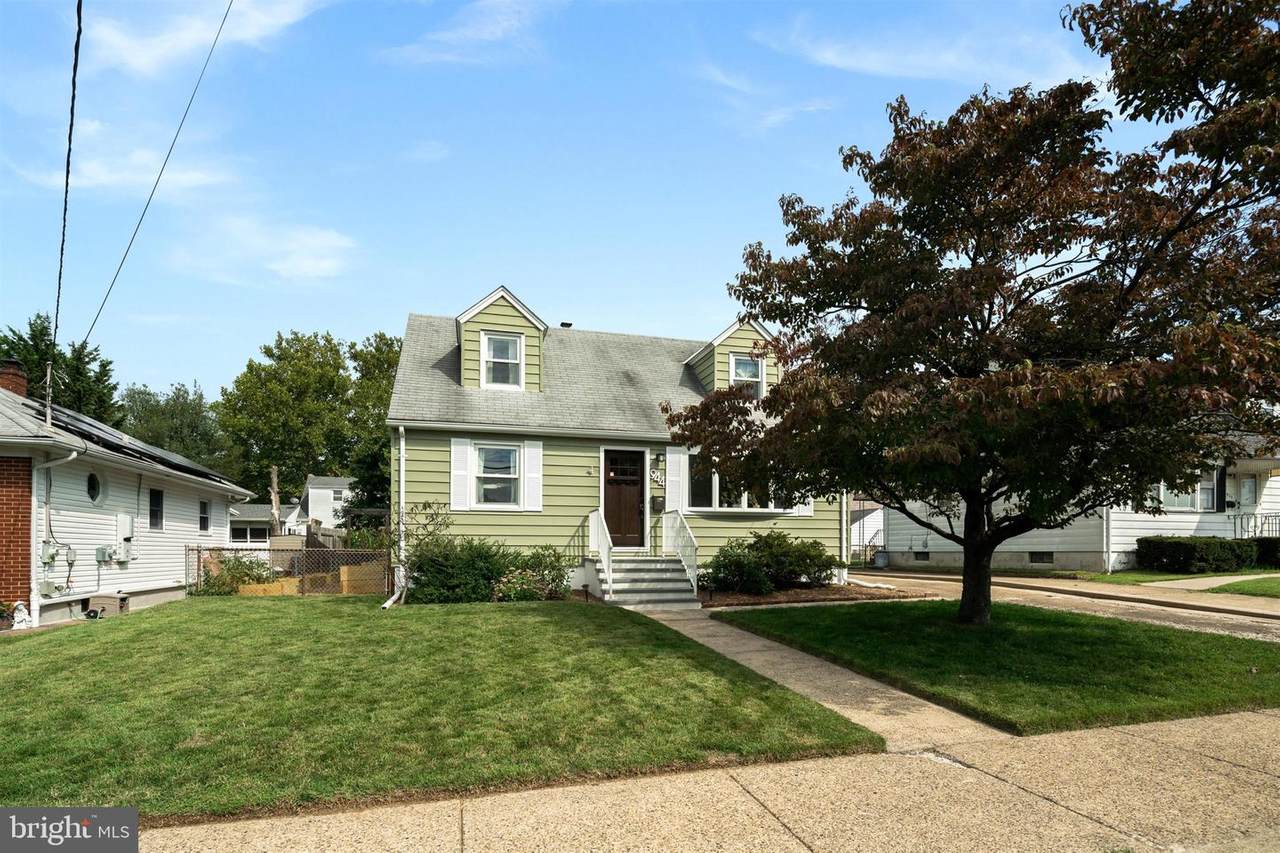 944 Schiller Ave - Photo 1