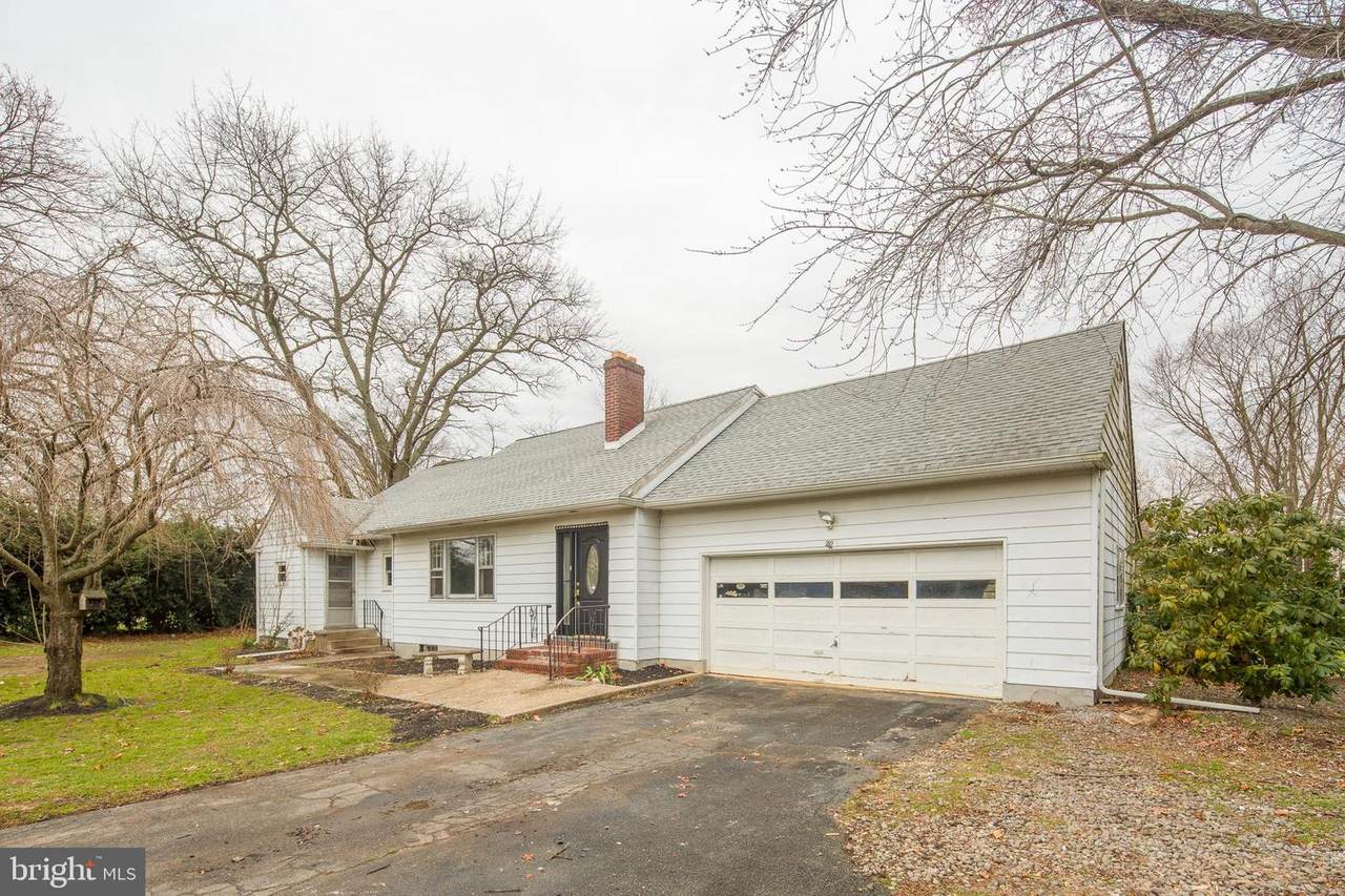 209 Greentree Road - Photo 1