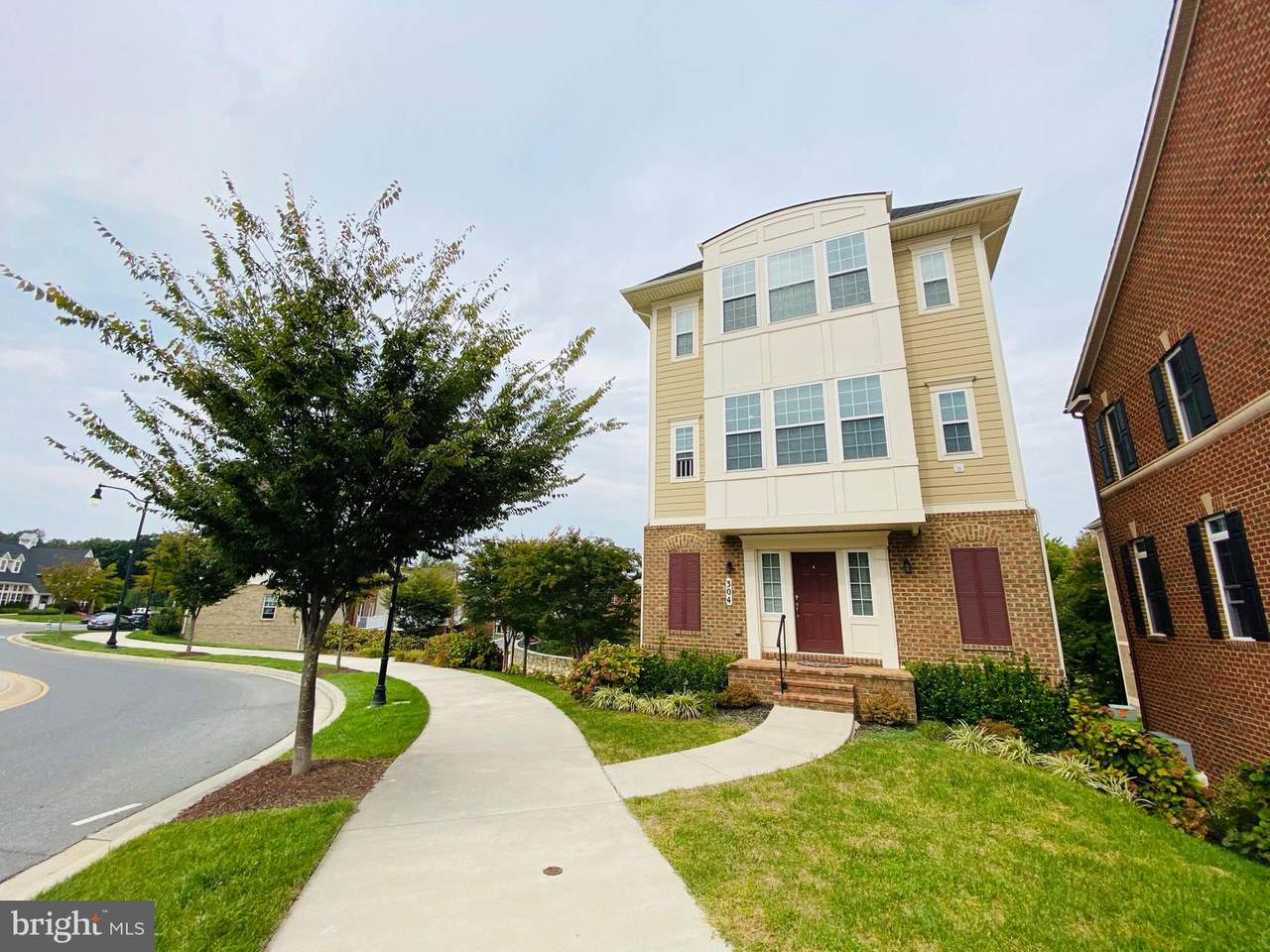 304 Parkview Avenue - Photo 1