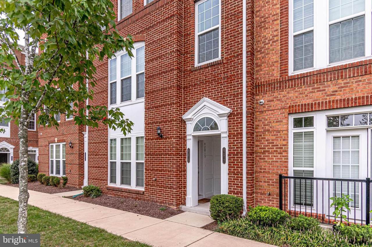42815 Burrell Square - Photo 1