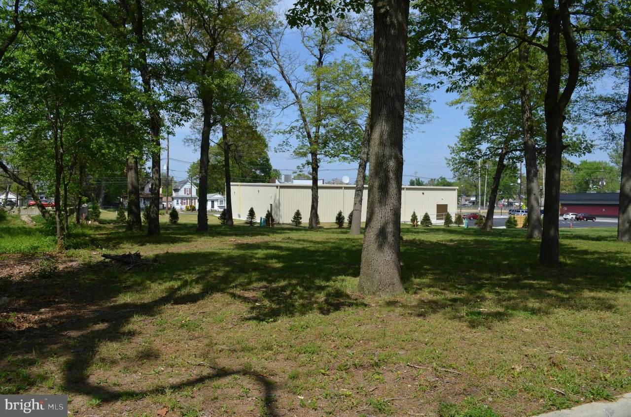 615 Lakehurst Avenue - Photo 1