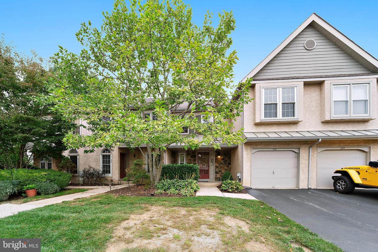 808 Winchester Court - Photo 1