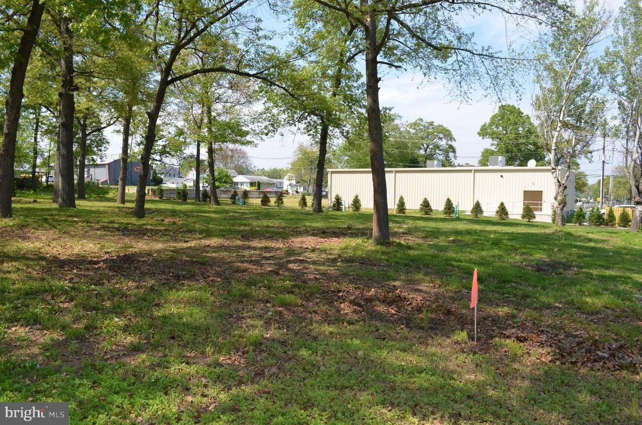 613 Lakehurst Avenue - Photo 1
