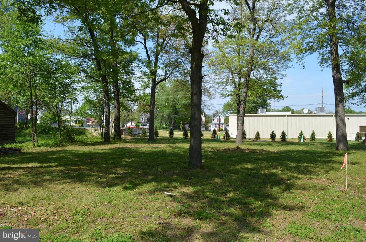 611 Lakehurst Avenue - Photo 1