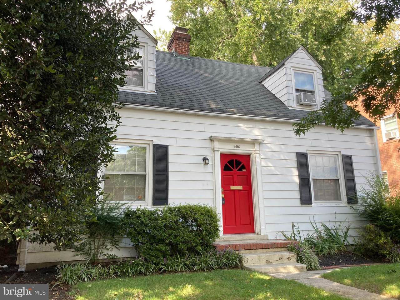 306 Oak Street - Photo 1
