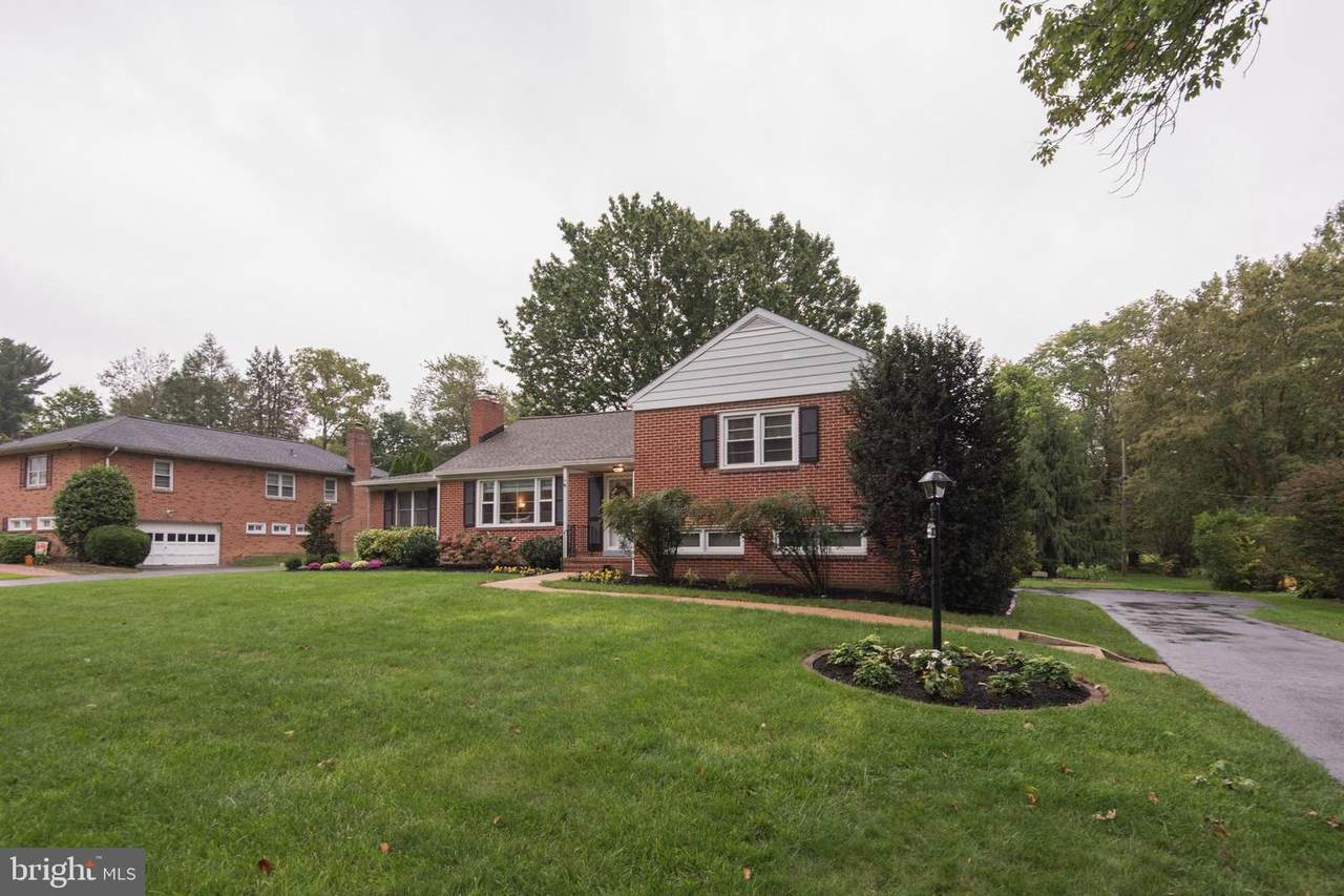 202 Crest Road - Photo 1