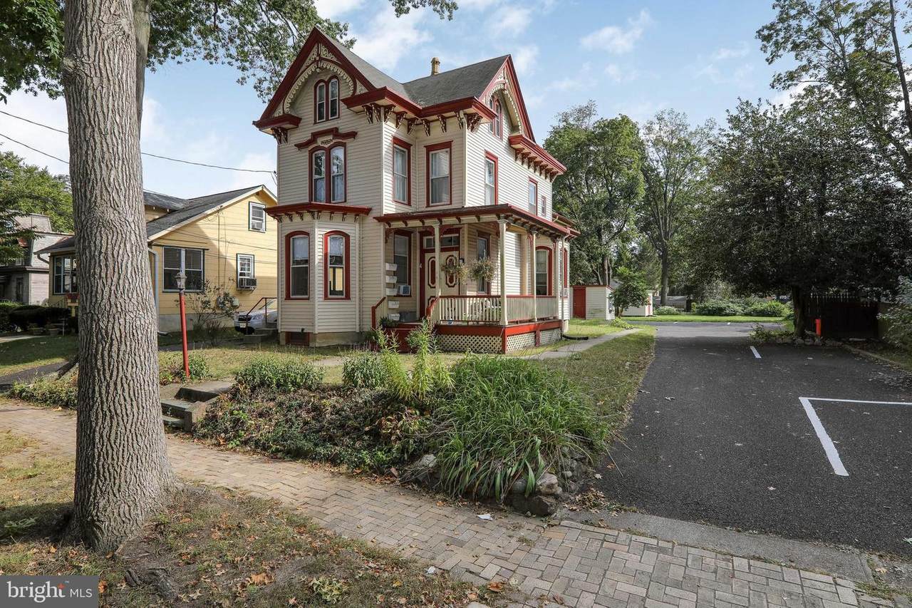 16 Lincoln Avenue - Photo 1