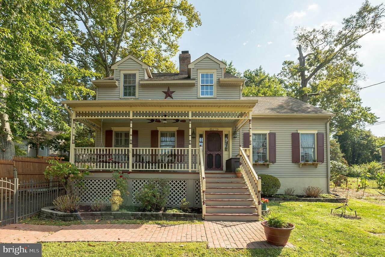 610 Newton Lake Drive - Photo 1