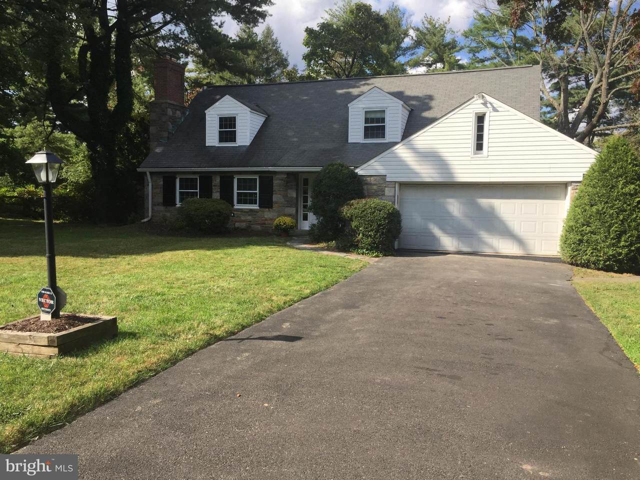 1032 Lindsay Lane - Photo 1