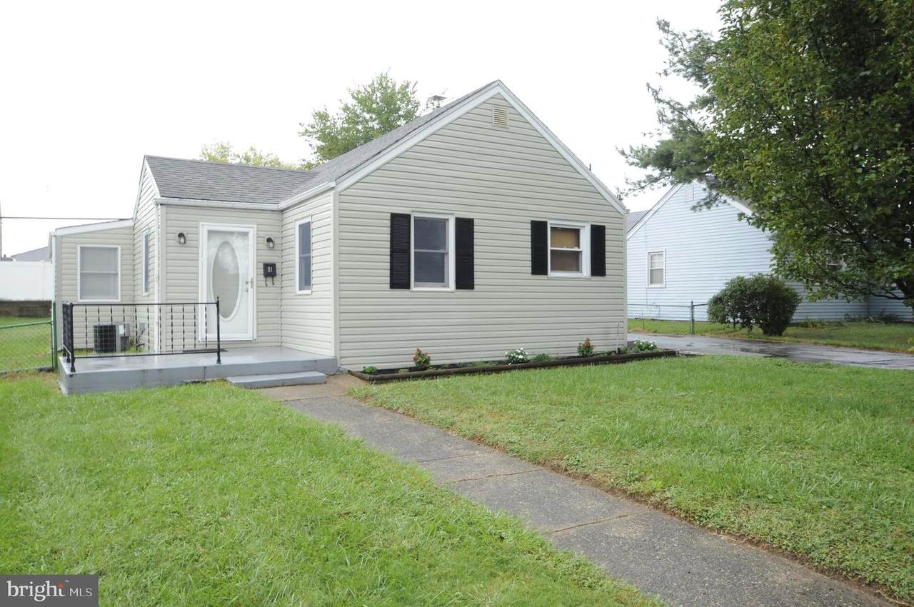 81 University Avenue - Photo 1
