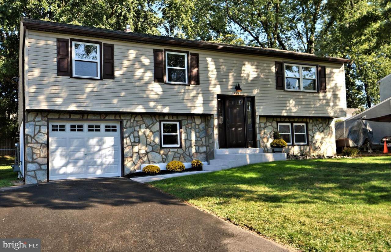 785 Pelham Avenue - Photo 1