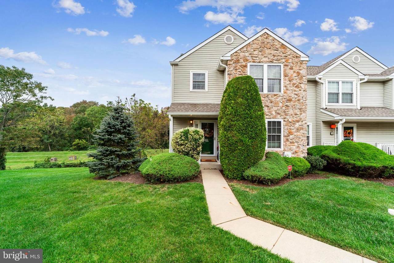 749 Shropshire Drive - Photo 1