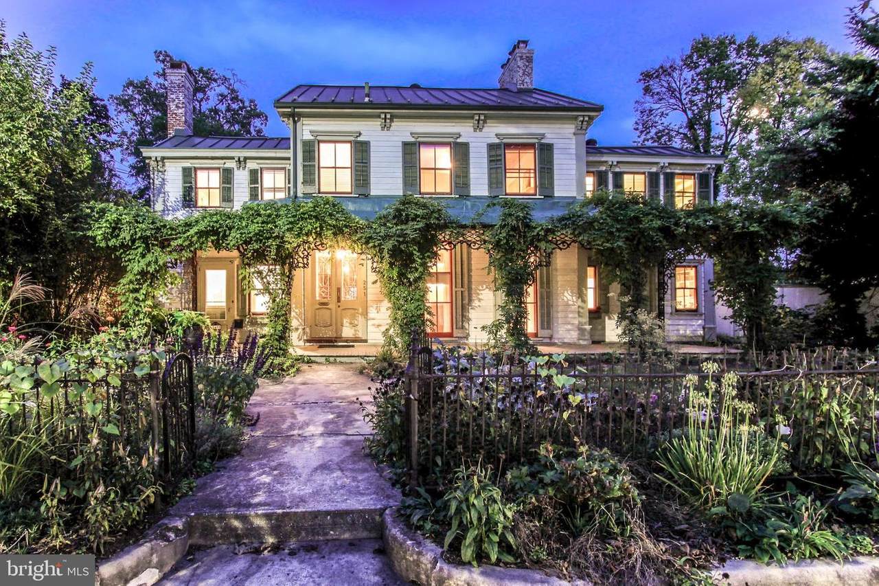 251 Hanover Street - Photo 1