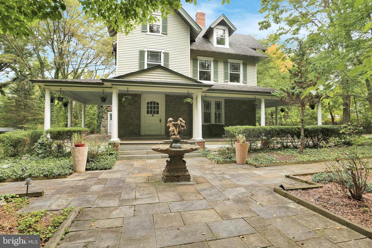 211 Strafford Avenue - Photo 1