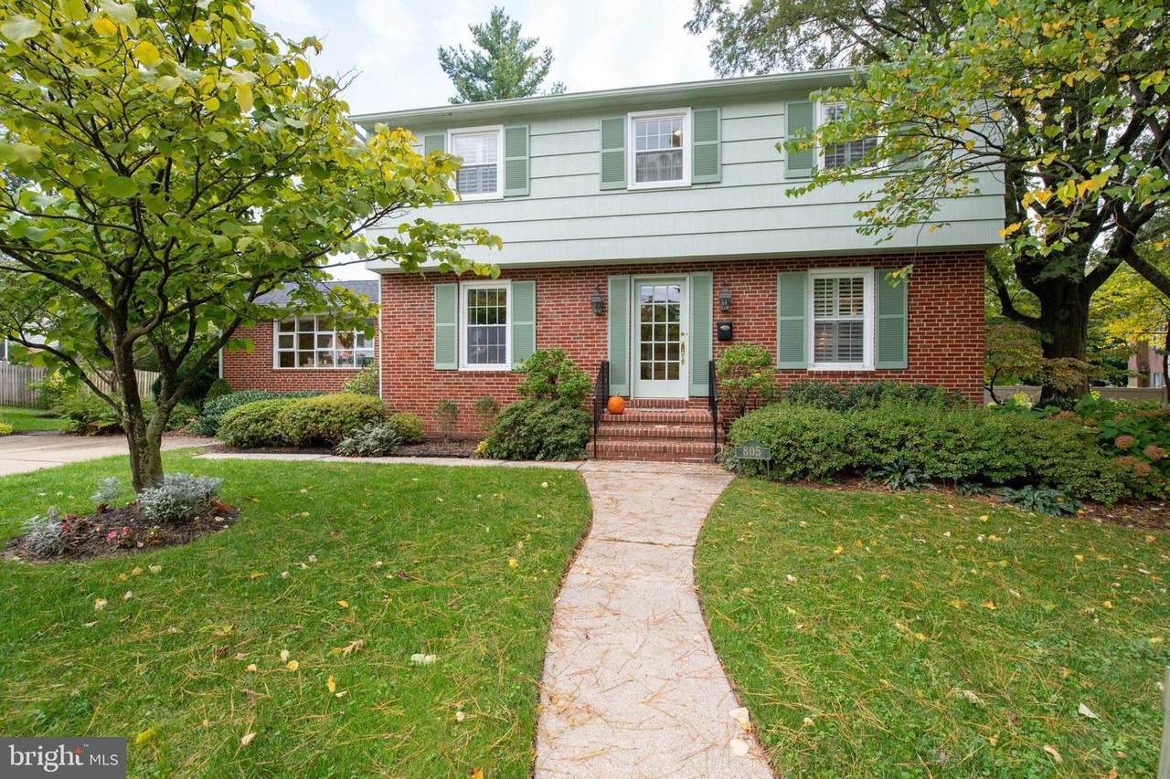 805 Stoneleigh Road - Photo 1