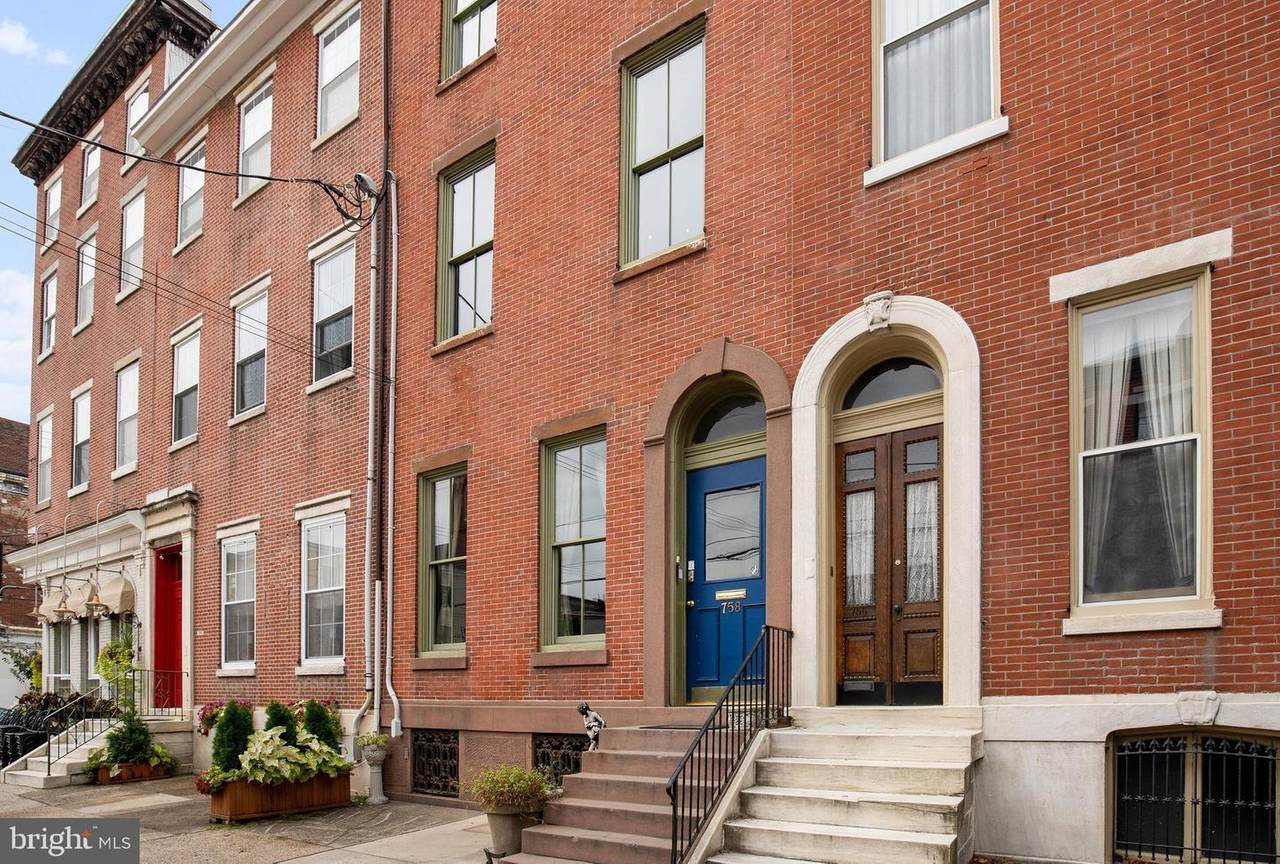 758 10TH Street - Photo 1