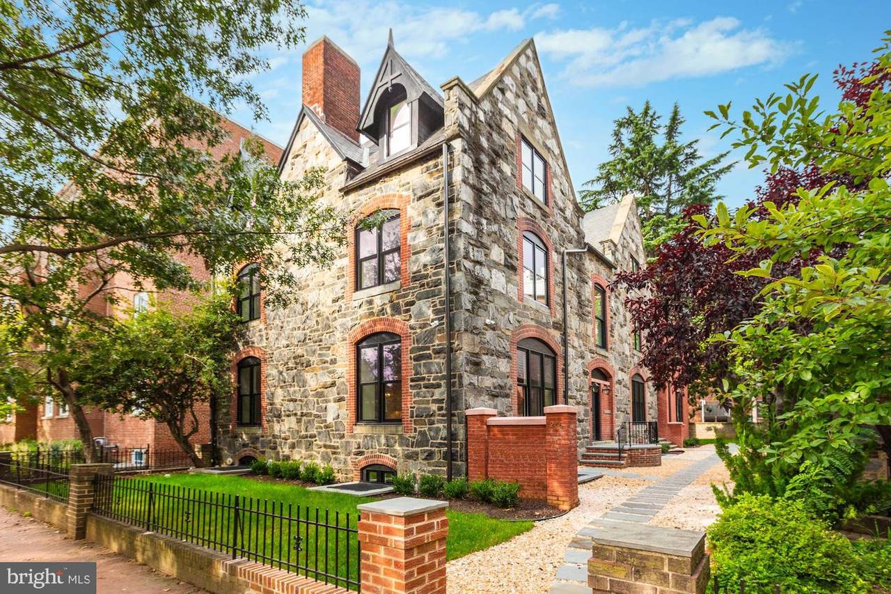 216 8TH Street - Photo 1