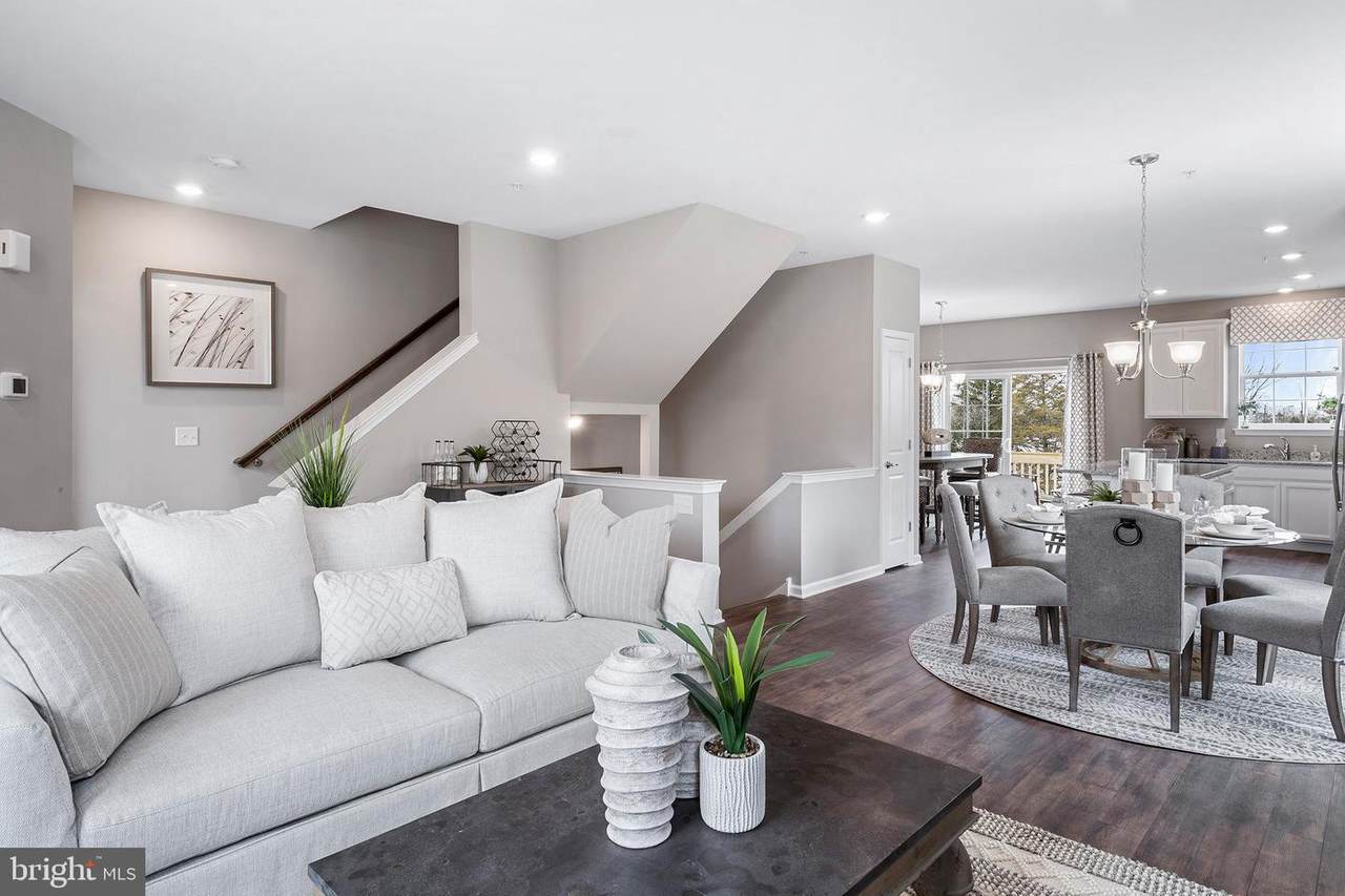 100 Edgewater Court - Photo 1