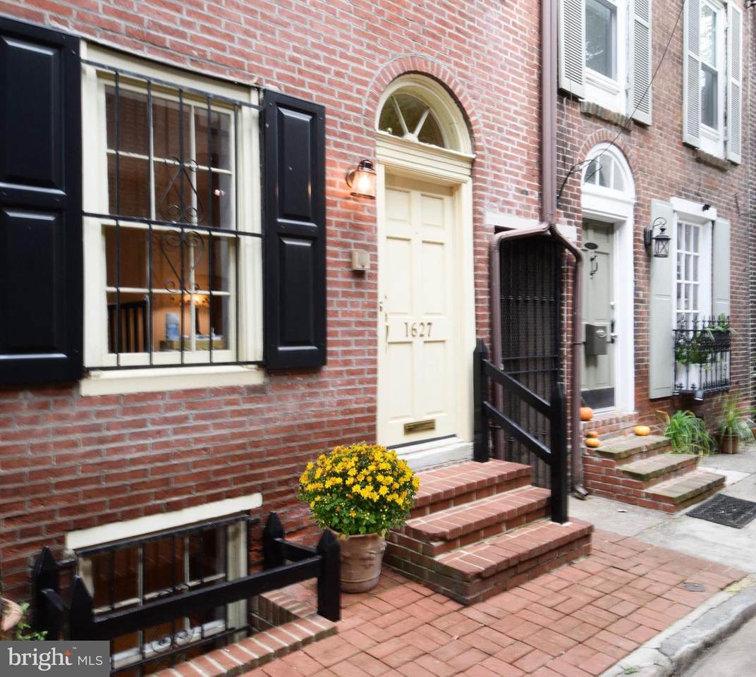 1627 Waverly Street - Photo 1