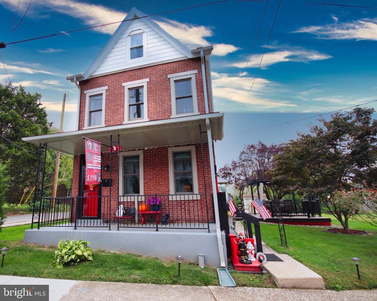 413 Dayton Street - Photo 1