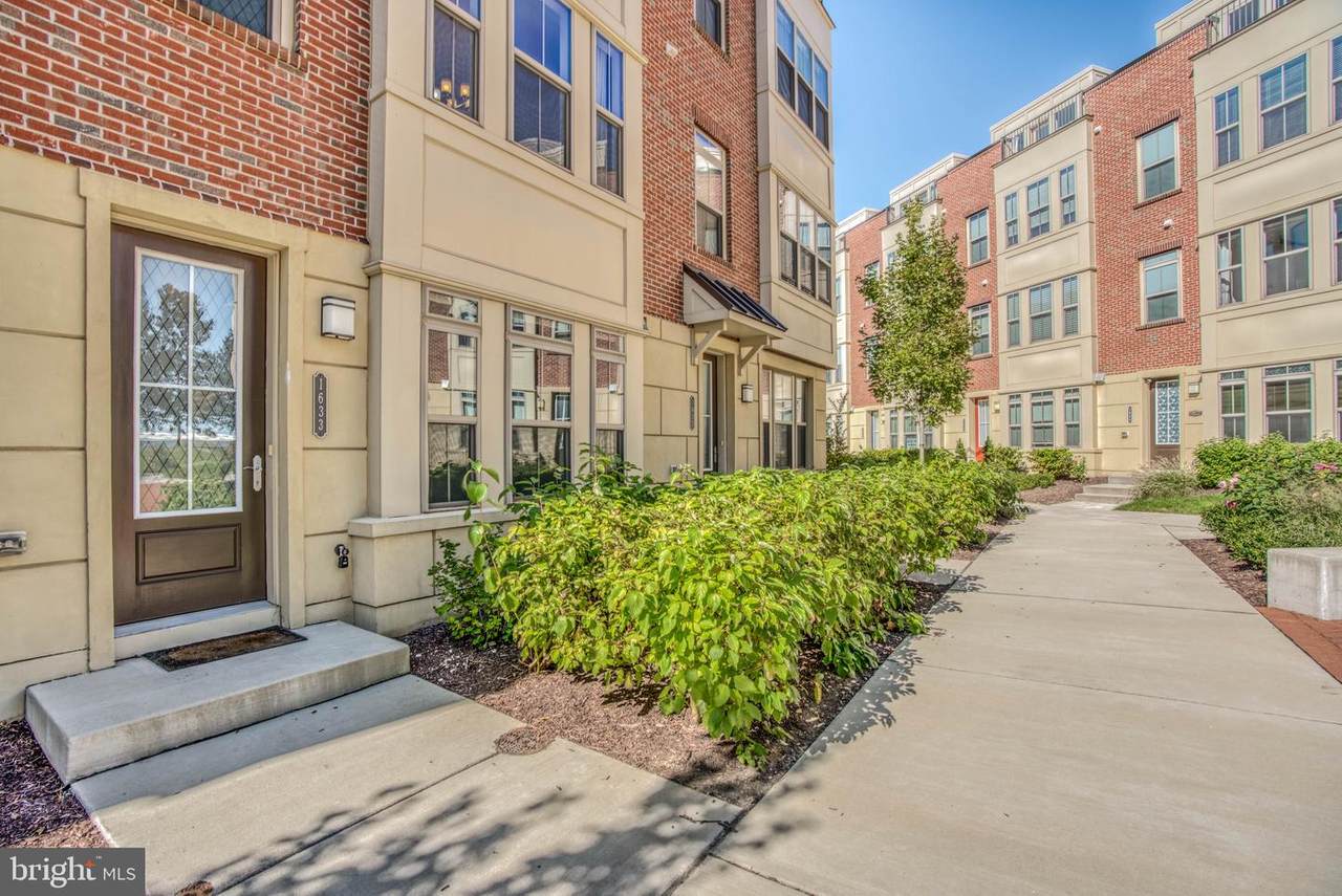 1633 Rampart Mews - Photo 1
