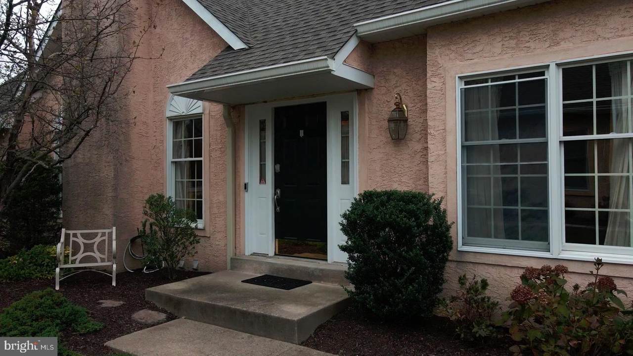 105 Sawgrass Drive - Photo 1