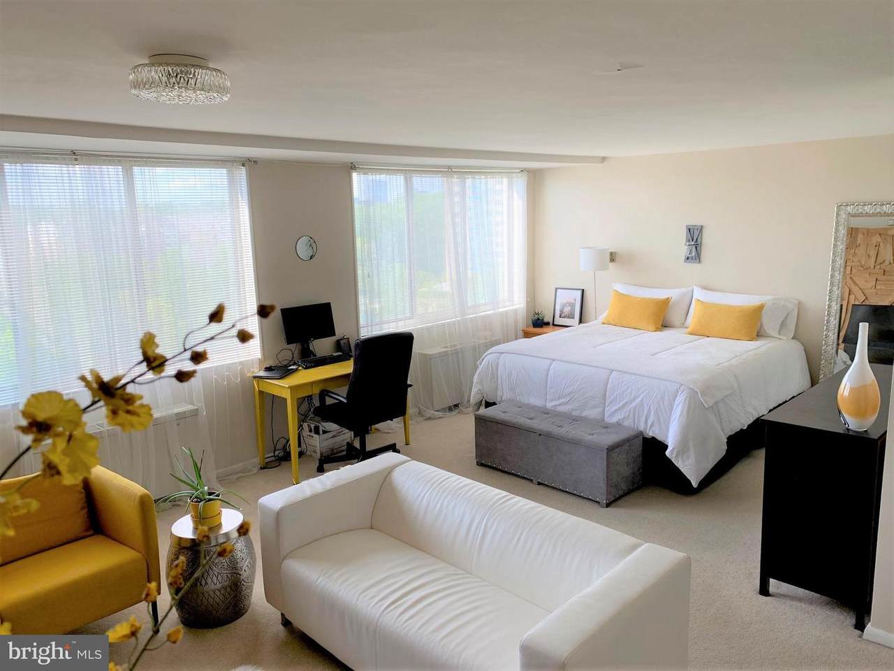 10401 Grosvenor Place - Photo 1