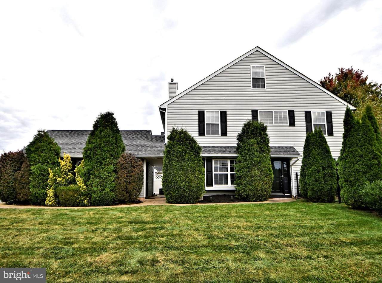 172 Eric Lane - Photo 1