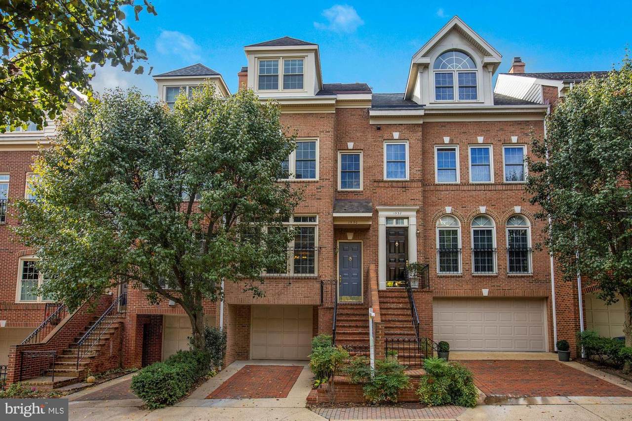 1530 Colonial Court - Photo 1