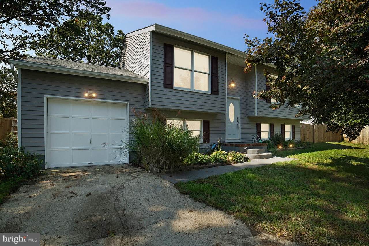 207 Oak Hollow Court - Photo 1