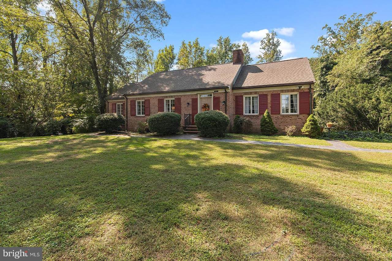 100 Lakeside Drive - Photo 1