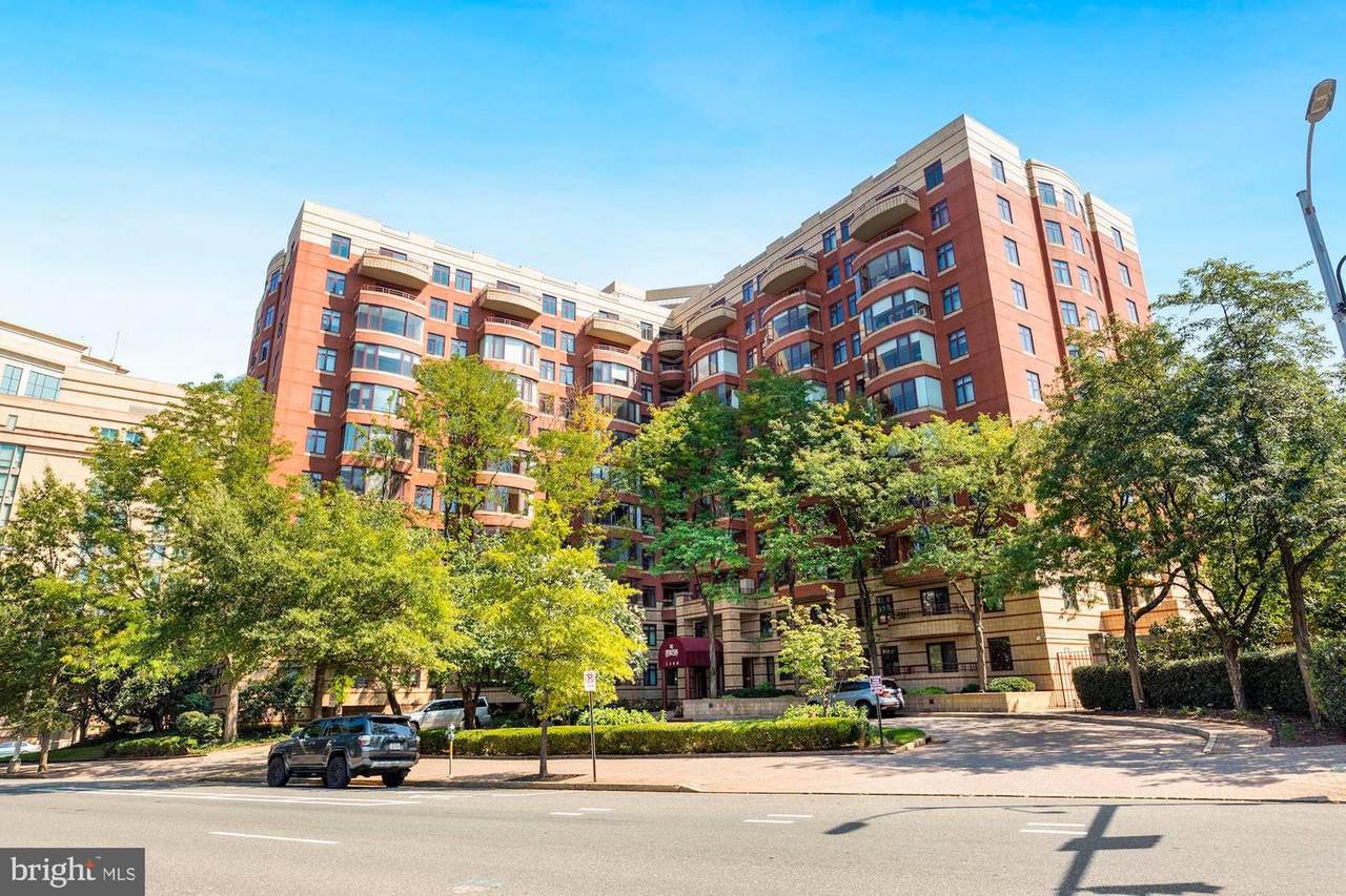 2400 Clarendon Boulevard - Photo 1